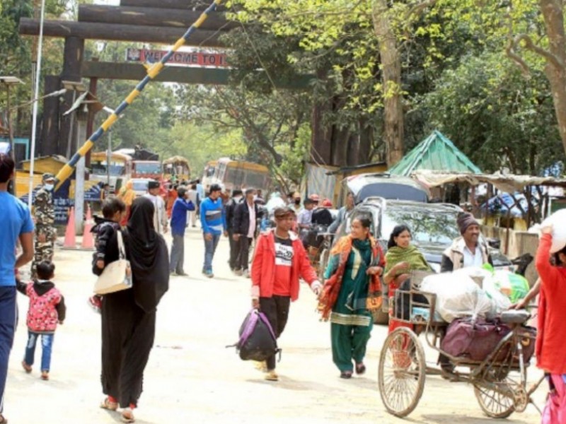 सीमा नाकाबाट भित्रिनेले कोरोना सार्ने त्रास
